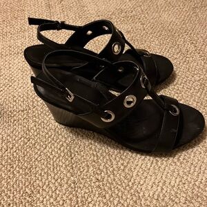 Nine West size 9 platform